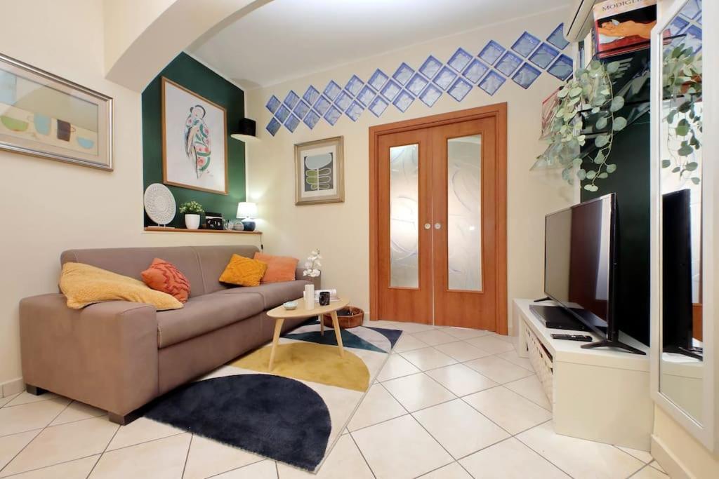 Relax Rome With 2 Balconies - 2 Bedroom Flat, 3Rd Floor With Lift, High Comfort, Quite, A Walk From Urban Train Station Gemelli And Metro A Stops Battistini & Cornelia Connecting To Center In 20 Minutes, 2 Steps From Bus Stop, Cycle Path, Groceries Exterior photo