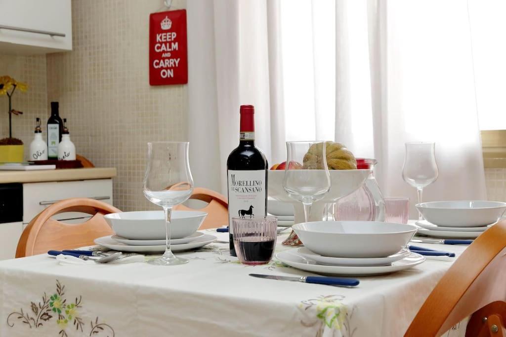 Relax Rome With 2 Balconies - 2 Bedroom Flat, 3Rd Floor With Lift, High Comfort, Quite, A Walk From Urban Train Station Gemelli And Metro A Stops Battistini & Cornelia Connecting To Center In 20 Minutes, 2 Steps From Bus Stop, Cycle Path, Groceries Exterior photo