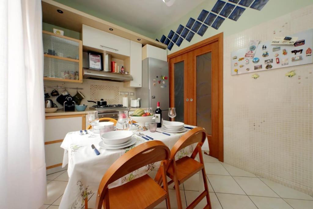 Relax Rome With 2 Balconies - 2 Bedroom Flat, 3Rd Floor With Lift, High Comfort, Quite, A Walk From Urban Train Station Gemelli And Metro A Stops Battistini & Cornelia Connecting To Center In 20 Minutes, 2 Steps From Bus Stop, Cycle Path, Groceries Exterior photo
