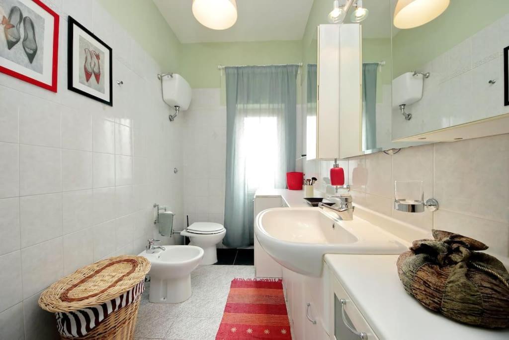 Relax Rome With 2 Balconies - 2 Bedroom Flat, 3Rd Floor With Lift, High Comfort, Quite, A Walk From Urban Train Station Gemelli And Metro A Stops Battistini & Cornelia Connecting To Center In 20 Minutes, 2 Steps From Bus Stop, Cycle Path, Groceries Exterior photo