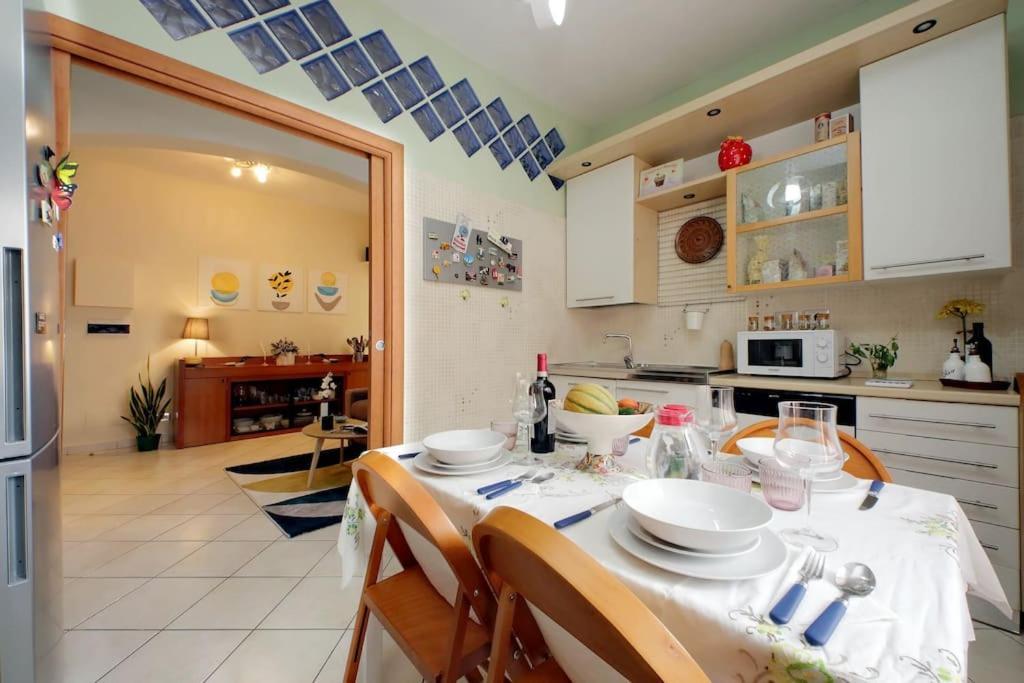 Relax Rome With 2 Balconies - 2 Bedroom Flat, 3Rd Floor With Lift, High Comfort, Quite, A Walk From Urban Train Station Gemelli And Metro A Stops Battistini & Cornelia Connecting To Center In 20 Minutes, 2 Steps From Bus Stop, Cycle Path, Groceries Exterior photo