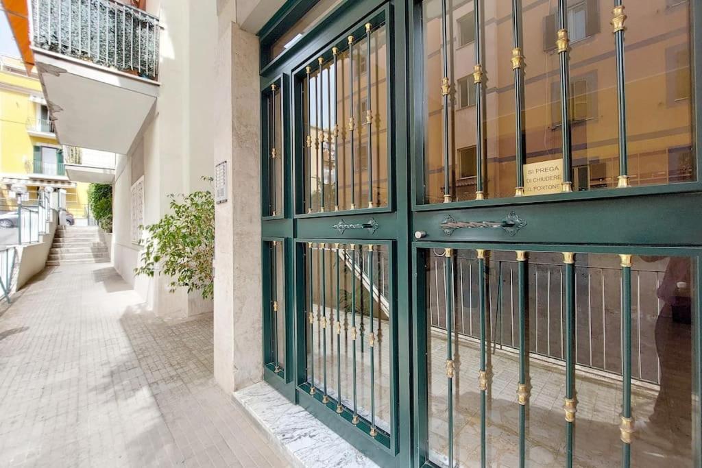 Relax Rome With 2 Balconies - 2 Bedroom Flat, 3Rd Floor With Lift, High Comfort, Quite, A Walk From Urban Train Station Gemelli And Metro A Stops Battistini & Cornelia Connecting To Center In 20 Minutes, 2 Steps From Bus Stop, Cycle Path, Groceries Exterior photo