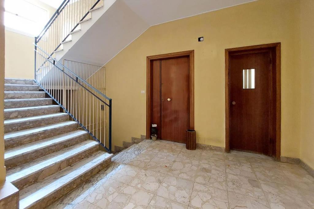 Relax Rome With 2 Balconies - 2 Bedroom Flat, 3Rd Floor With Lift, High Comfort, Quite, A Walk From Urban Train Station Gemelli And Metro A Stops Battistini & Cornelia Connecting To Center In 20 Minutes, 2 Steps From Bus Stop, Cycle Path, Groceries Exterior photo